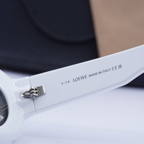 Loewe LW40033I 21C Rectangle Sunglasses – White\\Smoke with Silver Mirror main image 5